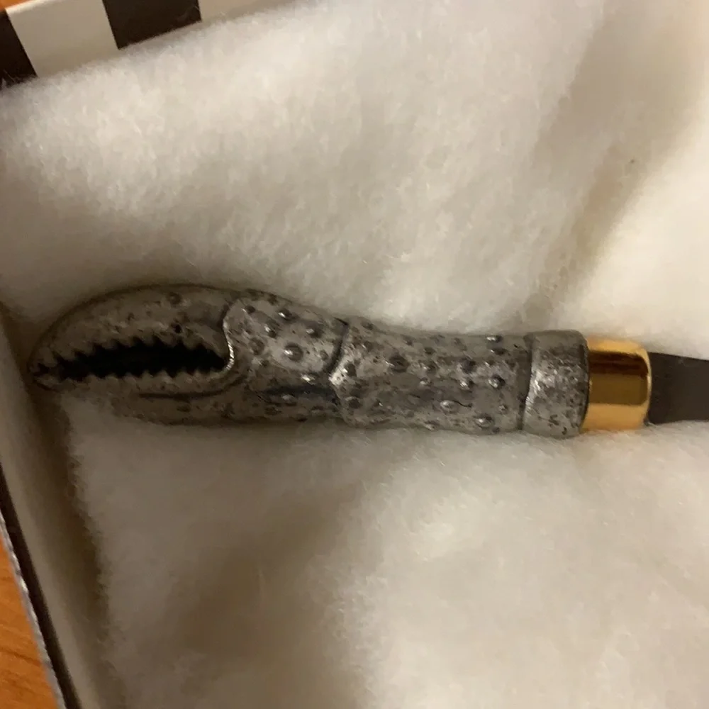 Henri Bendel NWBox. Butter Lobster Claw Handle -Pate Spreader never usedw/box